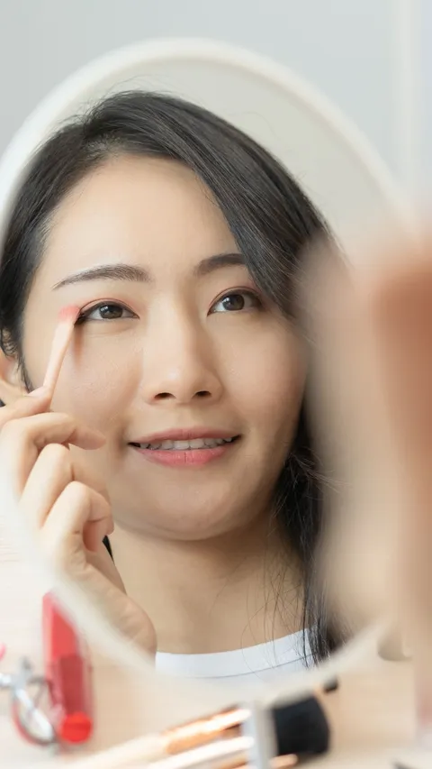 Coba Teknik Blending Eyeshadow, Bisa Untuk Berbagai Gaya Makeup