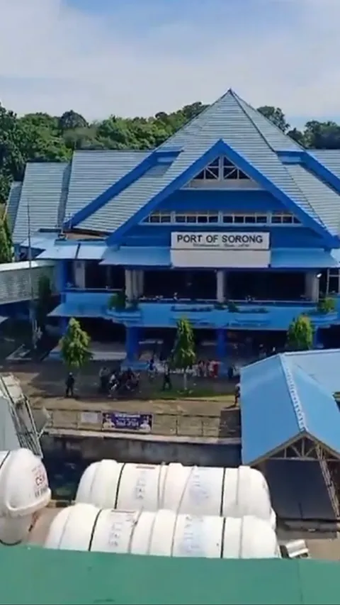 VIDEO: Rekaman CCTV Detik-Detik Keributan Berujung Bentrok TNI AL Vs Brimob di Sorong