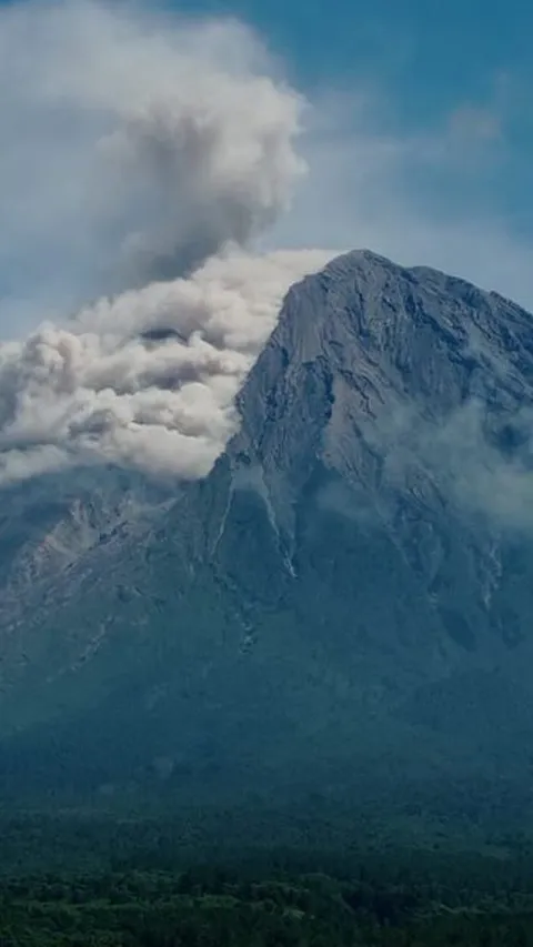 Gunung Semeru Kembali Erupsi, Total 174 Kali sejak Awal 2024