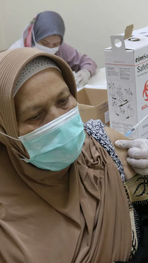 FOTO: Calon Jemaah Haji Ikut Vaksinasi Meningitis, Ini Manfaatnya