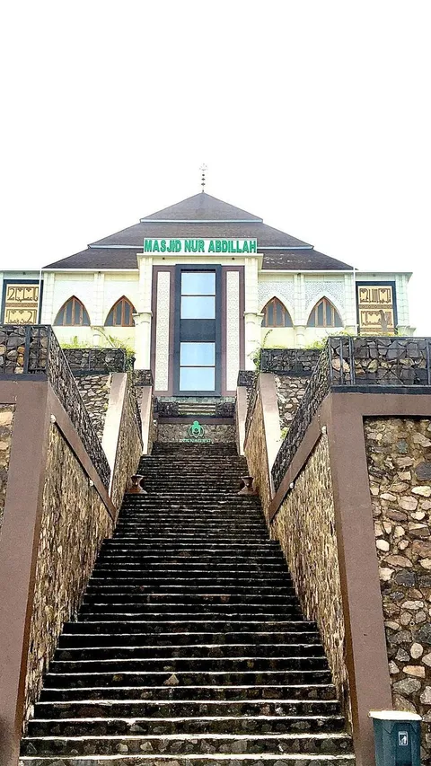 Megahnya Masjid Nur Abdillah Serang, Viewnya Langsung Laut Lepas