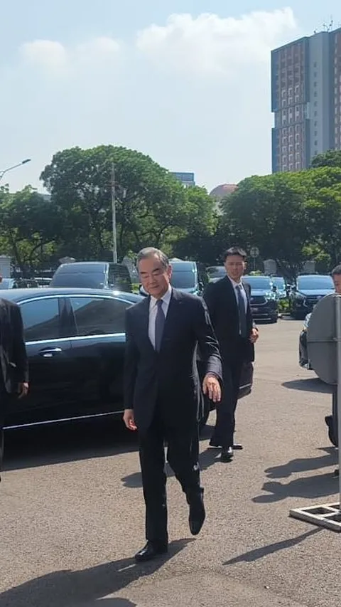 Menlu China dan Mantan PM Inggris Temui Jokowi di Istana, Ini yang Dibahas