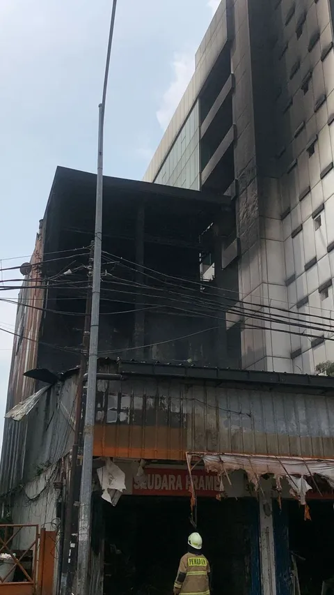 Kebakaran Hebat Ruko di Mampang Prapatan Diduga Akibat Ledakan Kompresor di Basement