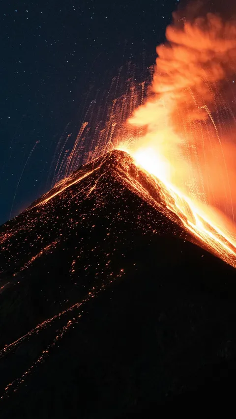 VIDEO: Ini Penjelasan Ilmiah Fenomena Alam Kilatan Petir Muncul saat Gunung Ruang Meletus
