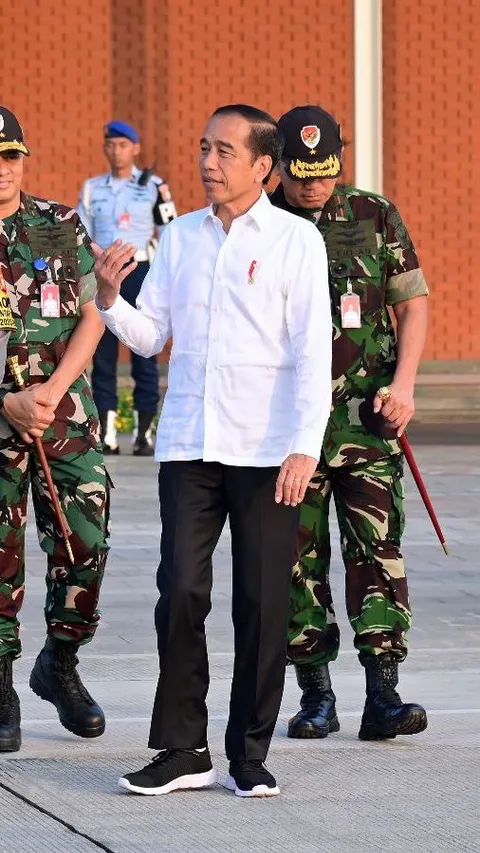 VIDEO: Presiden Jokowi Turun Tangan Terlibat Tangani Ledakan Gudang Amunisi TNI