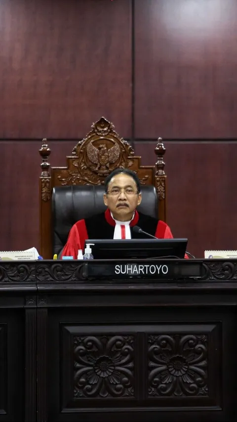 Lagi, Ketua KPU Ditegur Hakim MK saat Sidang: Pak Hasyim Tidur Ya?