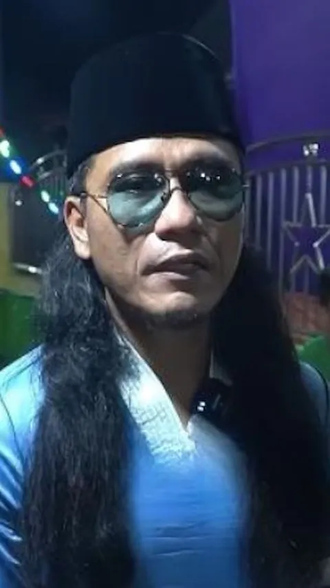 Momen Lebaran Gus Miftah di Lampung, Bagi-bagi THR Segepok Kepada Keluarga 