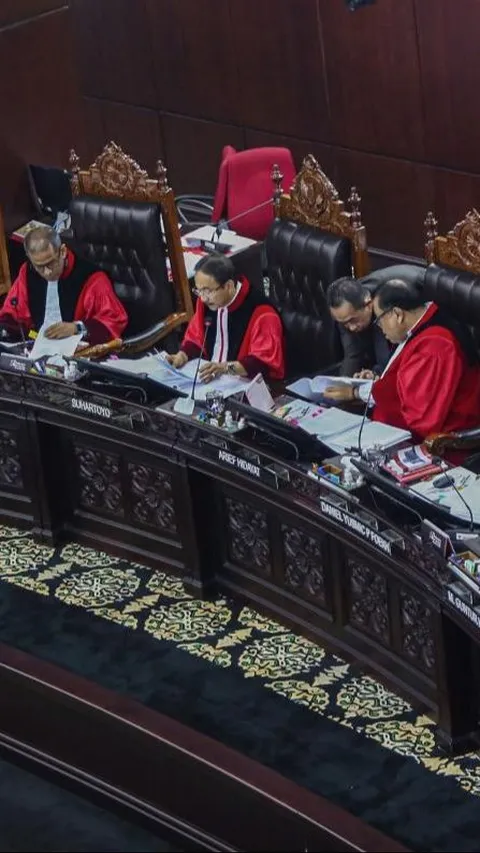 VIDEO: Tegas Hakim MK Saldi Isra Ingatkan DPR Jalankan Hak Angket Pemilu, Jangan Lepas Tangan!