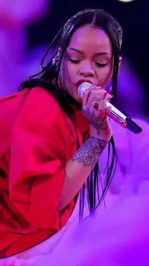 Fakta Menarik Rihanna, Penyanyi Terkenal yang Diangkat Menjadi Pahlawan Nasional
