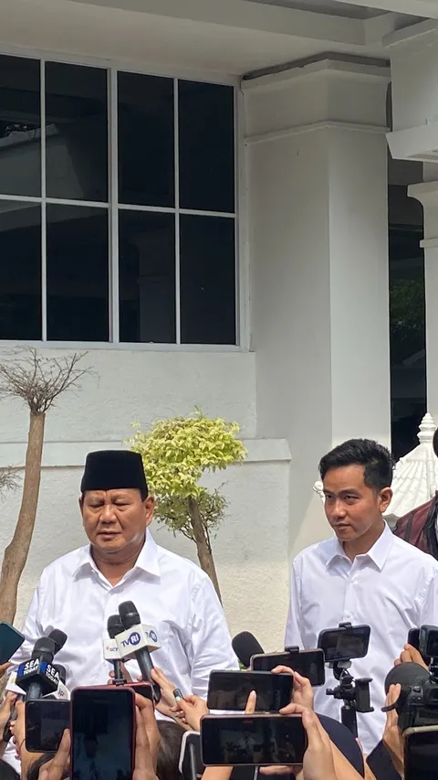 Kompak Berkemeja Putih, Prabowo-Gibran Tiba di KPU Jelang Penetapan Presiden-Wapres Terpilih