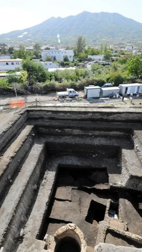 Arkeolog Temukan Vila Kaisar Terkenal Romawi Kuno, Terkubur Abu Vulkanik Selama 2.000 Tahun