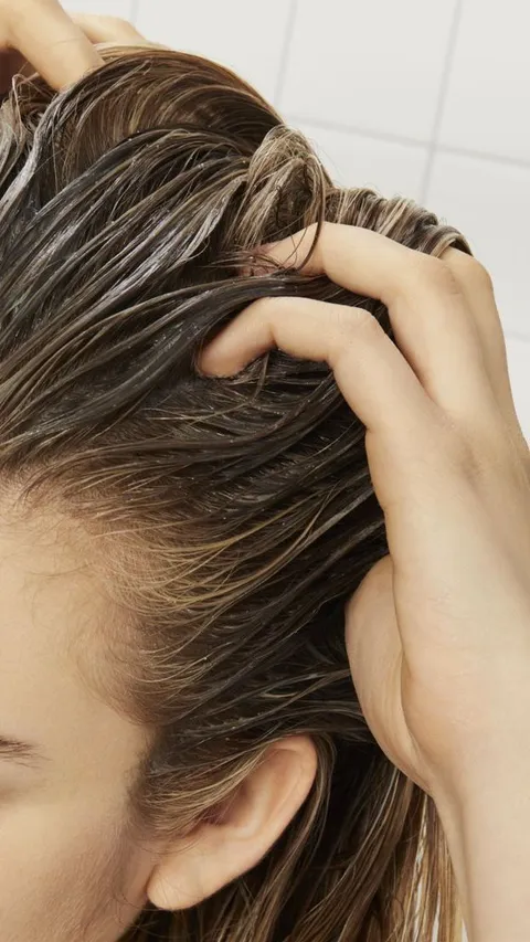 Memijat Kulit Kepala Bisa Membantu Pertumbuhan Rambut, Mitos atau Fakta?