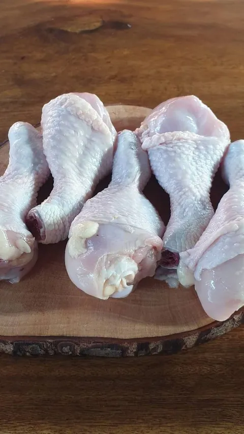 Trik Bersihkan Darah pada Daging Ayam, Cuma Pakai 2 Bahan Dapur