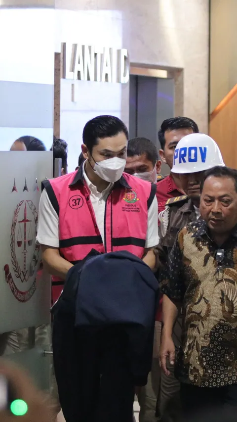 VIDEO: Kejagung Sita Rolls-Royce Harvey Moeis Kado Ultah Sandra Dewi Buntut Kasus Timah