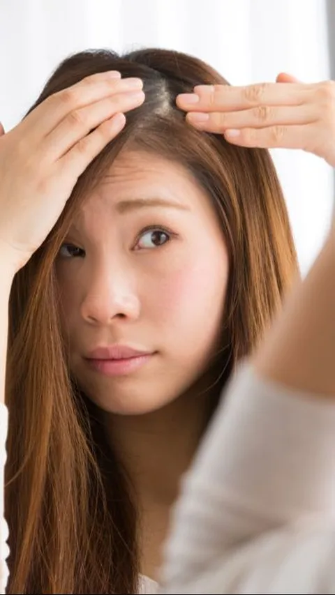 Bener Gak Sih Stres Bikin Rambut Cepat Beruban? Cari Tahu Faktanya