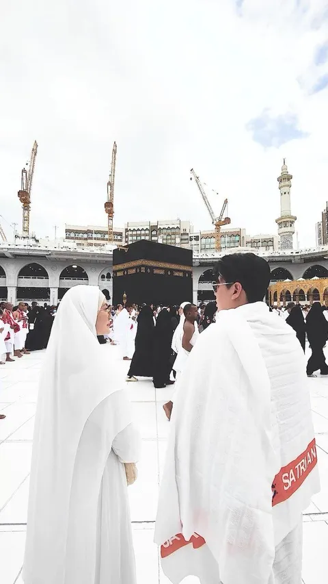 Potret Asty Ananta Jalani Ibadah Umrah saat Ramadan, Selalu Romantis Bareng Suami dan Tangis Haru Pecah