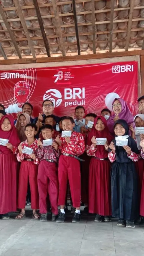 20 Anak Petani Jambu Kristal di Desa Munggangsari Purworejo Dapat Beasiswa dari Bank BRI, Siswa Berprestasi