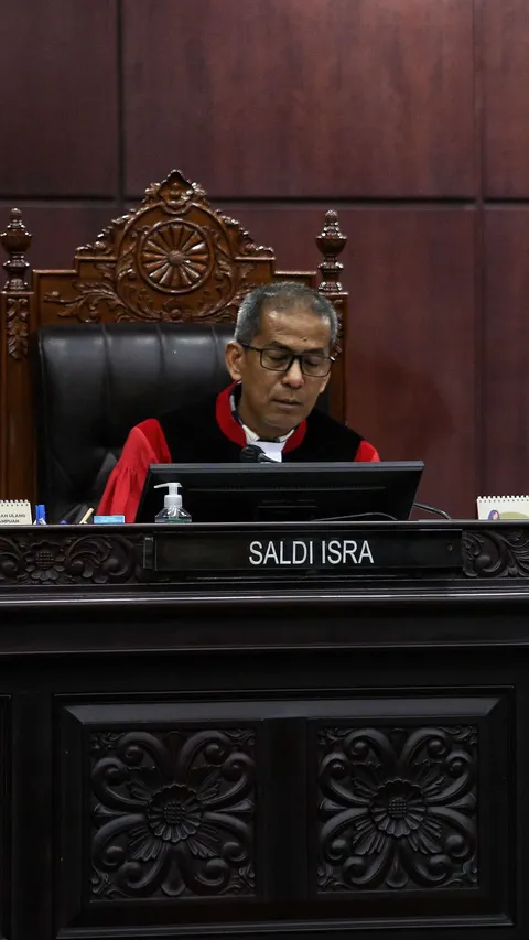 VIDEO: Kocak Hakim MK Saldi Isra Candai Margarito Kamis Ahli Prabowo: Kalau Hari Lain Tak Cemerlang