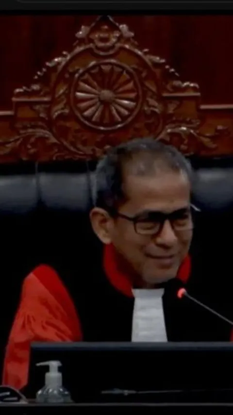 Hakim MK Saldi Isra Cecar 4 Menteri Jokowi soal Presiden Lebih Sering ke Jawa Tengah Selama Pemilu 2024