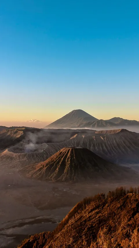Mitos Gunung Bromo, Disebut Tempat Bersemayamnya Para Dewa hingga Pasir yang Bisa Menyerap Manusia