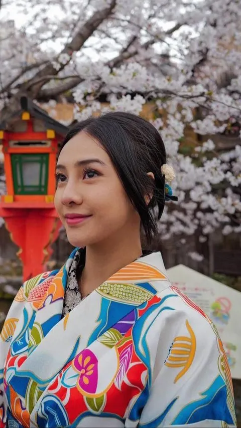 Potret Cantik Menawan Anya Geraldine saat Liburan di Jepang, Makin Anggun saat Pakai Kimono