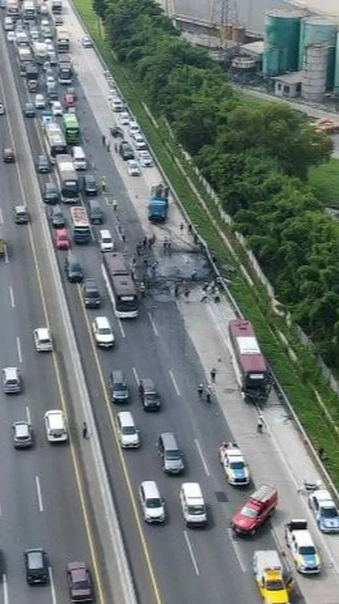 VIDEO: Dramatis! Momen Korban Selamat Kecelakaan Tol Cikampek KM58 Keluar Mobil Sebelum Terbakar