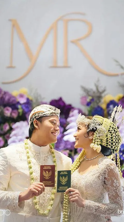 Jalani Akad Nikah dengan Busana Adat Sunda, Intip Potret Kebahagiaan Rizky Febian dan Mahalini Raharja