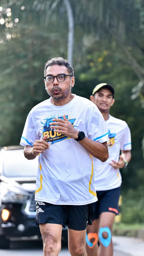 HUT Bulog ke-57, Anggota Dewas Bulog Donny Gahral Adian Ikut Lari Marathon 57 km Jakarta-Bogor