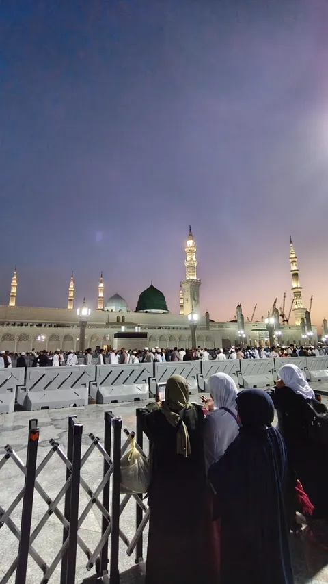 Jemaah Haji Wajib Tahu, Ini Adab Ziarah ke Makam Rasulullah SAW