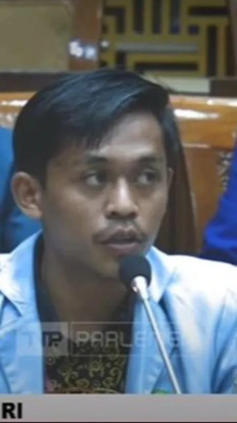 VIDEO: Suara Keras Mahasiswa Kritisi Biaya UKT Melonjak Tinggi di DPR!