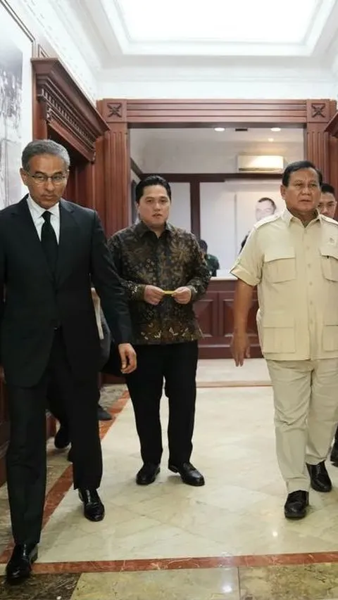 VIDEO: Tepukan Pundak Prabowo untuk Tamu Spesial 