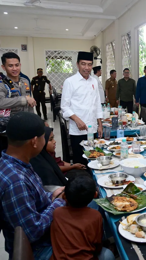 Senyum Warga di Kampar Riau Makan Siang Bareng Presiden Jokowi: Nanti Dibungkus Pak