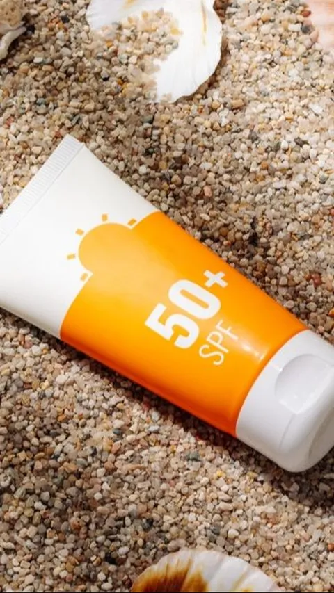 10 Produk Sunscreen Terbaik untuk Kulit Kering Edisi Terbaru 2024