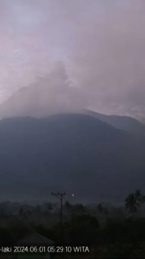 Gunung Lewotobi Laki-Laki NTT Erupsi: Warga dan Wisatawan Diminta Menjauh 2 Km
