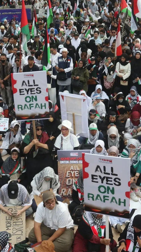 FOTO: Geruduk Kedubes AS, Massa Aksi Bela Palestina Serukan 