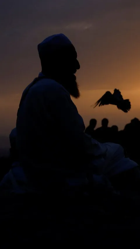FOTO: Kekhusyukan Jemaah Haji Berdoa di Puncak Jabal Nur, Titik Awal Kenabian Rasulullah SAW