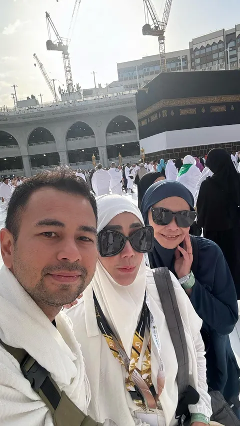 Potret Raffi Ahmad Bersama Mama Amy dan Mama Rieta saat Haji di Tanah Suci, Tulis Pesan yang Bikin Terenyuh Tentang Sosok Ibu