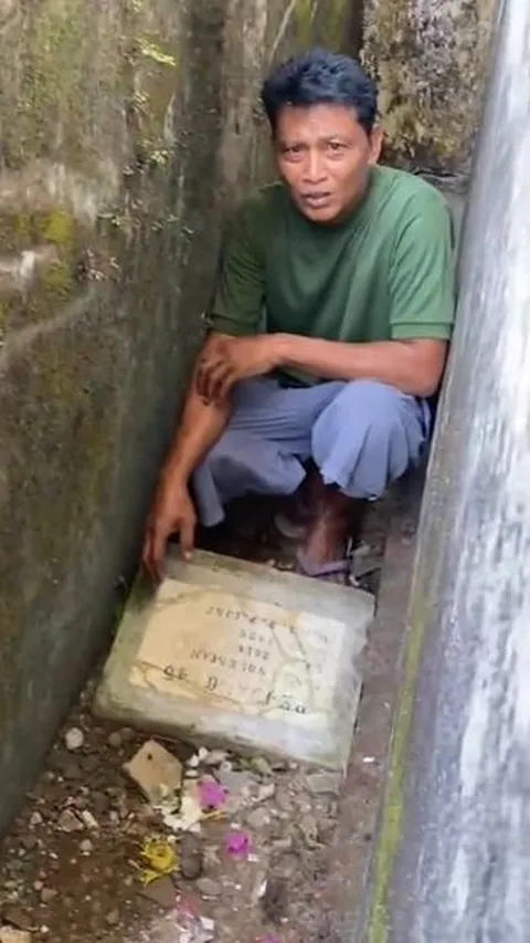 Viral Pria Perlihatkan Makam Para Pejuang Kemerdekaan 