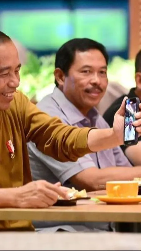 VIDEO: Keceplosan! Pak Bas Bongkar Harga Makanan Jajanan Jokowi, Menteri dan Jenderal