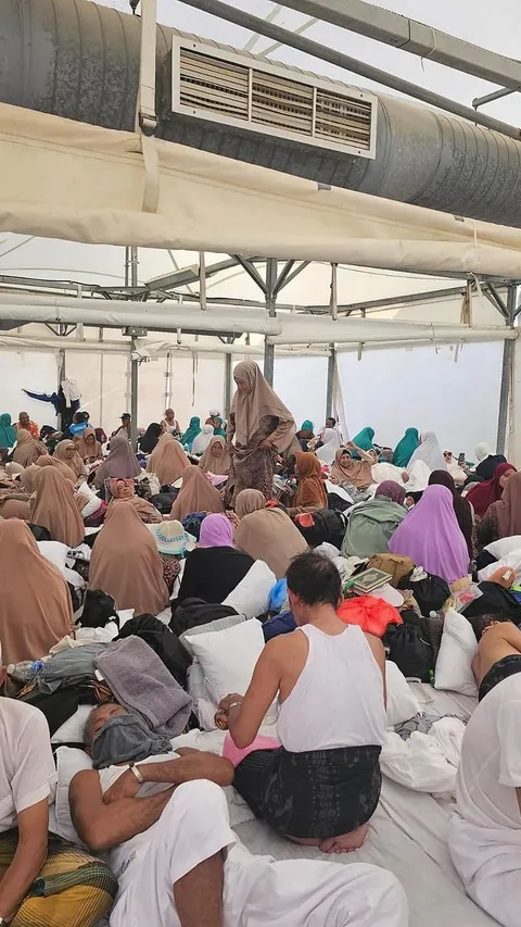 Cek Jemaah Haji, DPR Temukan Tenda Kelebihan Kapasitas, MCK Terbatas dan Makanan Dikeluhkan