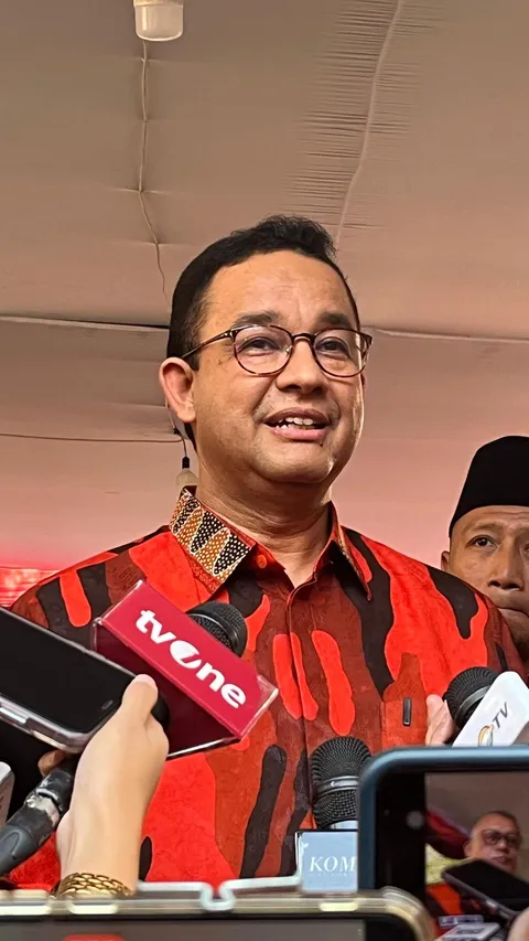 Senyum Anies Baswedan Tanggapi Isu Cawe-Cawe Jokowi di Pilkada Jakarta 2024
