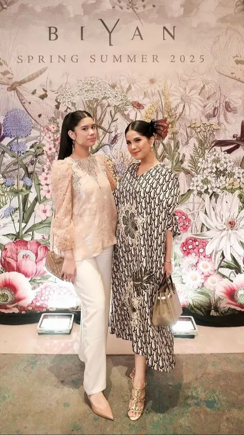 Potret Elegan Annisa Yudhoyono dan Aira di Acara Fashion Show, Sang Putri Tinggi Menjulang