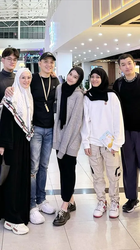 Potret Harmonis Keluarga Pasangan Lyra Virna dan Fadlan Muhammad, Selalu Kompak Bareng 6 Anaknya