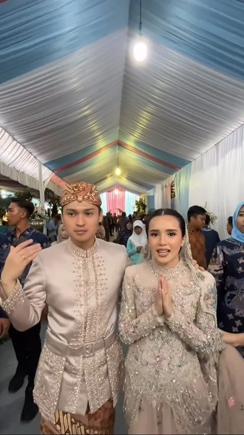 Foto-foto Acara Ngunduh Mantu Pernikahan Beby Tsabina - Rizki Natakusumah yang Digelar Mewah, Dihadiri Kaesang & Erina Gudono