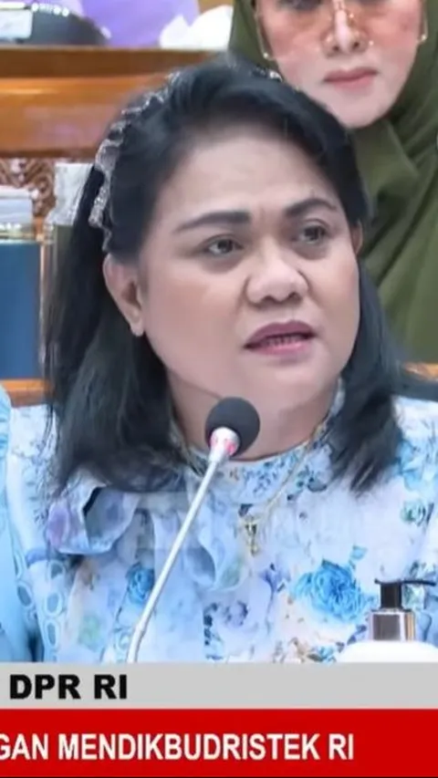 VIDEO: Panas! Rapat Bareng Nadiem, Anggota DPR Gebrak Meja Anda Jangan Senyum!