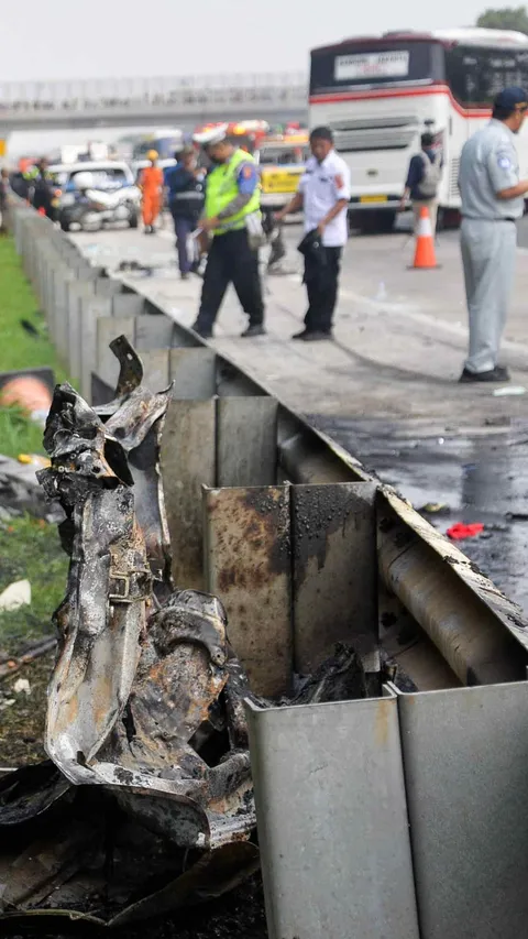 Sopir Gran Max Jadi yang Tewas Jadi Tersangka Kecelakaan Maut di Tol Japek KM 58