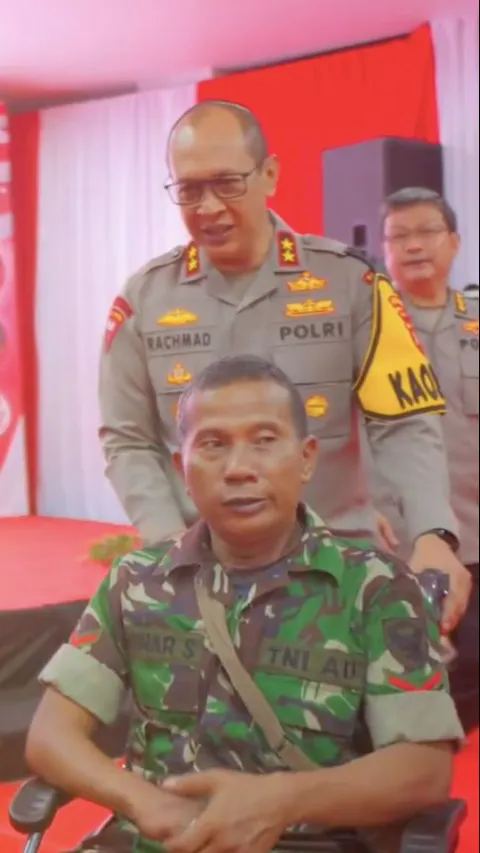 Jenderal Polisi Kagum kepada Kopral TNI, Meski Sakit Stroke Tetap Semangat Tak Mau Dibantu Jalan