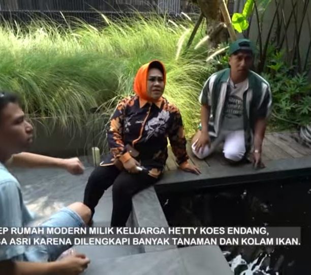 Potret Rumah Mewah Hetty Koes Endang, Luas Bergaya Modern Dilengkapi Kolam Renang & Area Golf