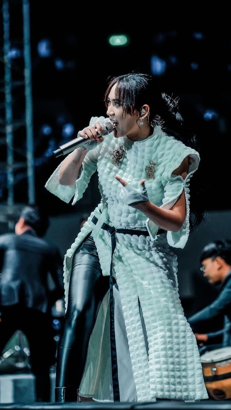 Happy Asmara Ungkap Dirinya Kesurupan Saat Manggung