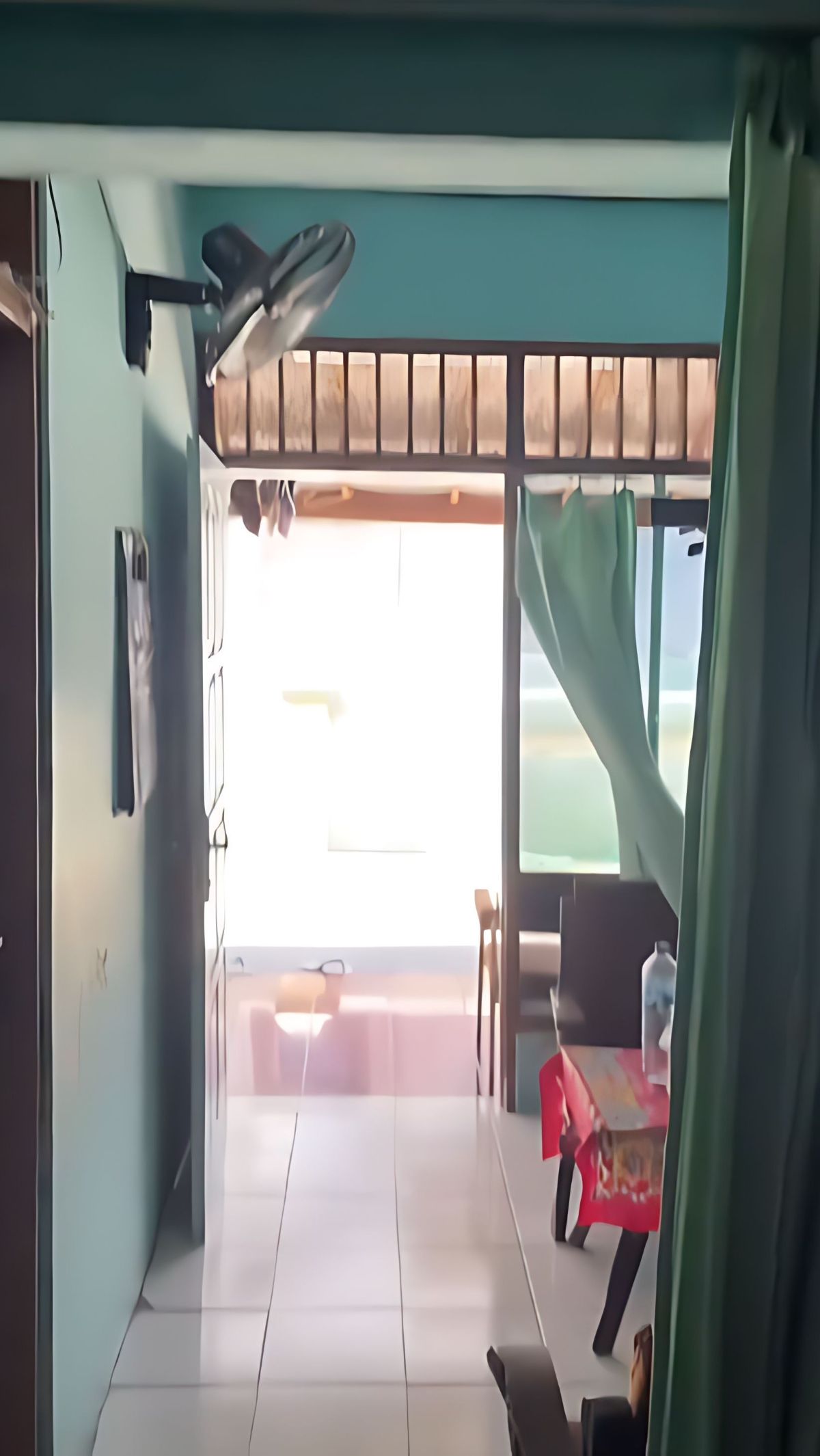 Dari tangkapan video itu terlihat cuaca Semarang hari itu memang terasa sangat terik.